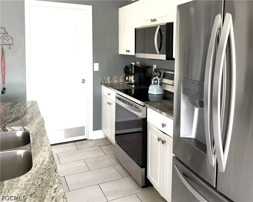 2834 NW 7th Street Cape Coral FL 33993