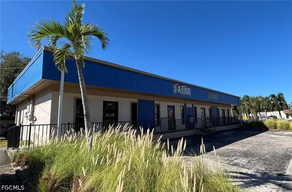 4705 Vincennes Boulevard Cape Coral FL 33904