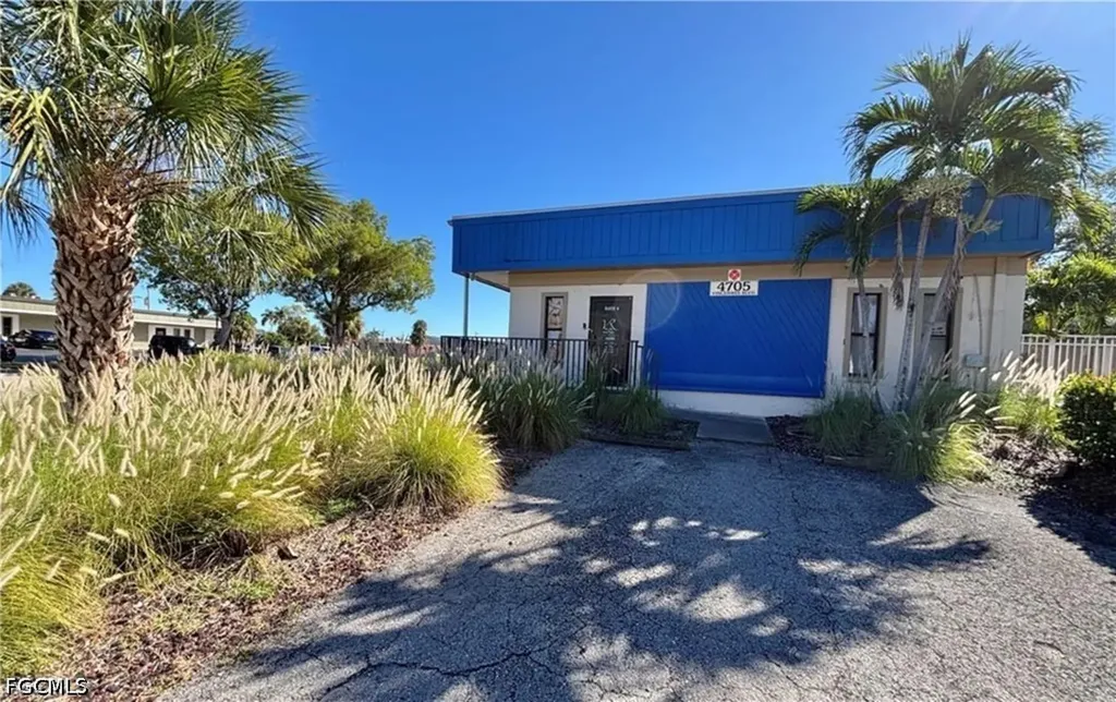 4705 Vincennes Boulevard Cape Coral FL 33904