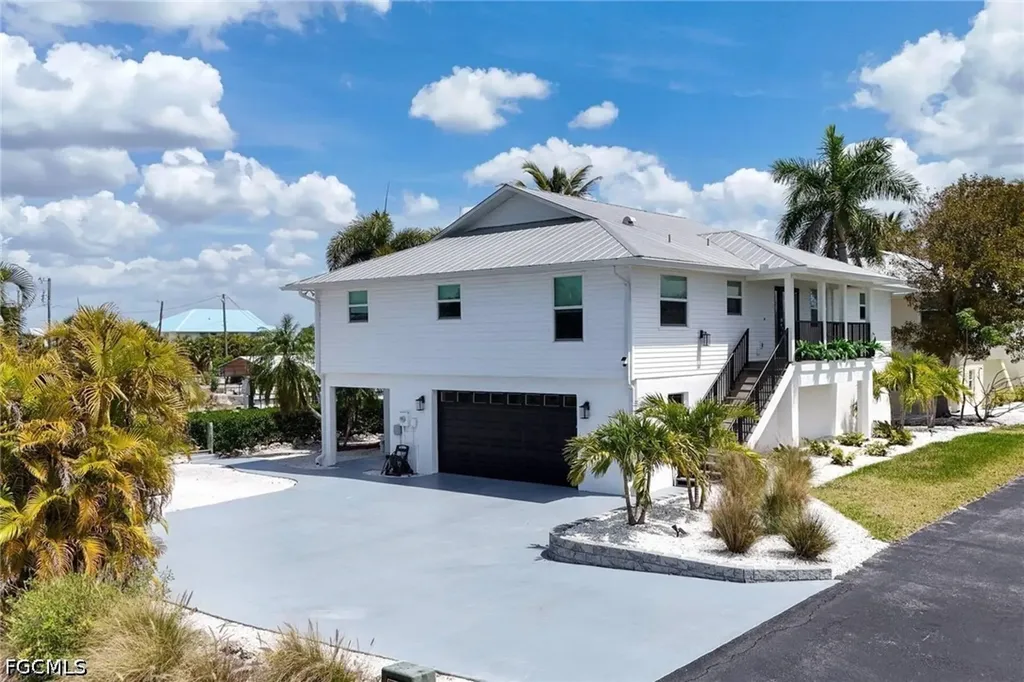 2932 Buttonwood Key Court St. James City FL 33956
