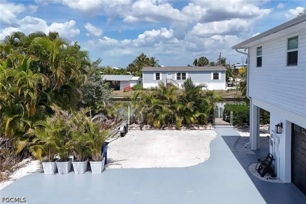2932 Buttonwood Key Court St. James City FL 33956