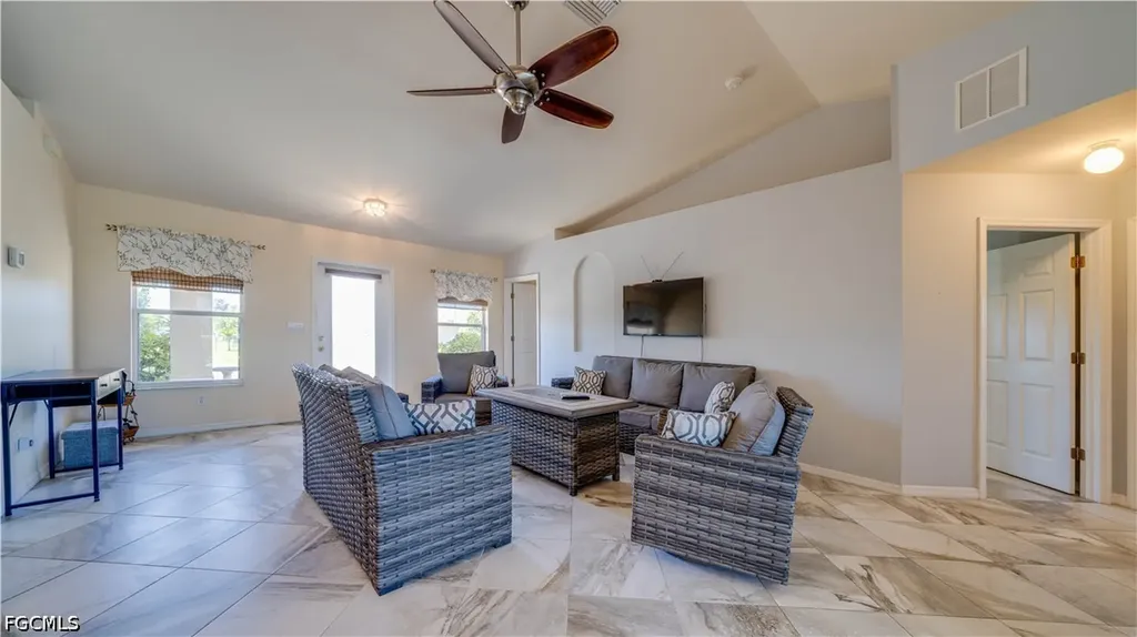 1105 SW 2nd Street Cape Coral FL 33991