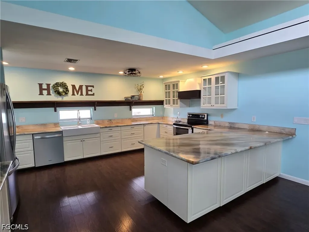 8512 Chatham Street Fort Myers FL 33907