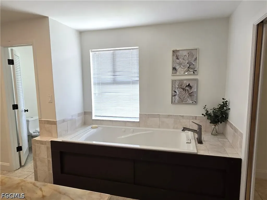 8512 Chatham Street Fort Myers FL 33907