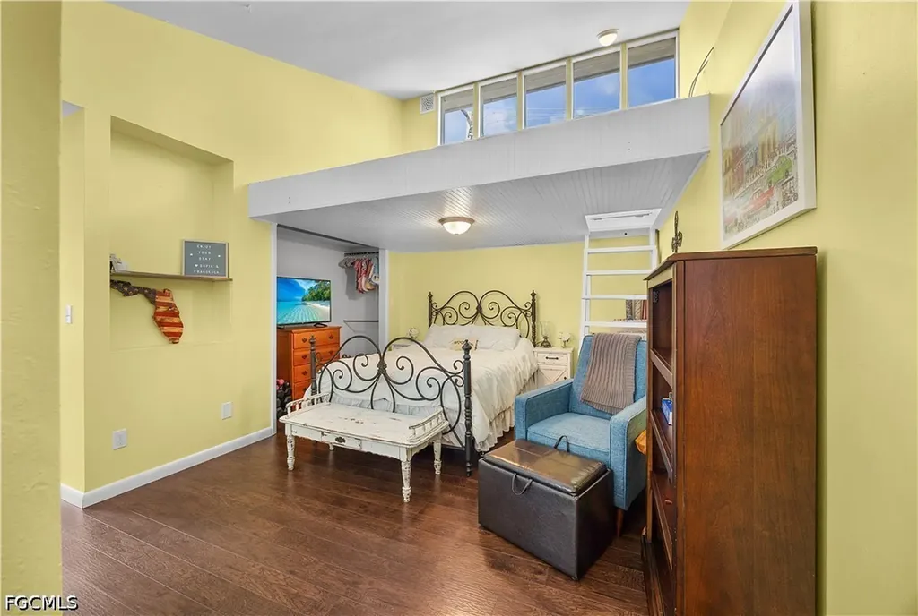 8512 Chatham Street Fort Myers FL 33907