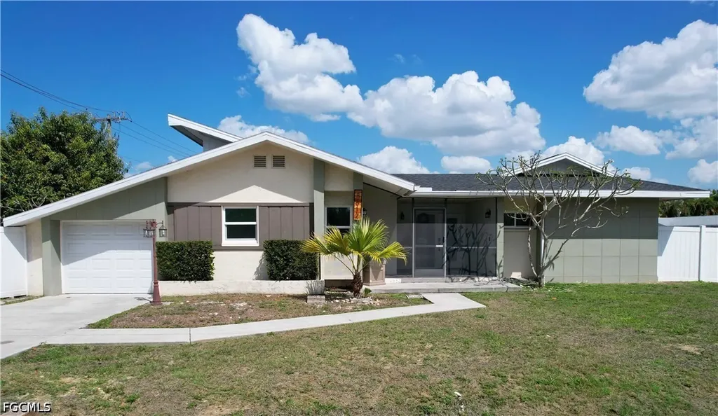 8512 Chatham Street Fort Myers FL 33907