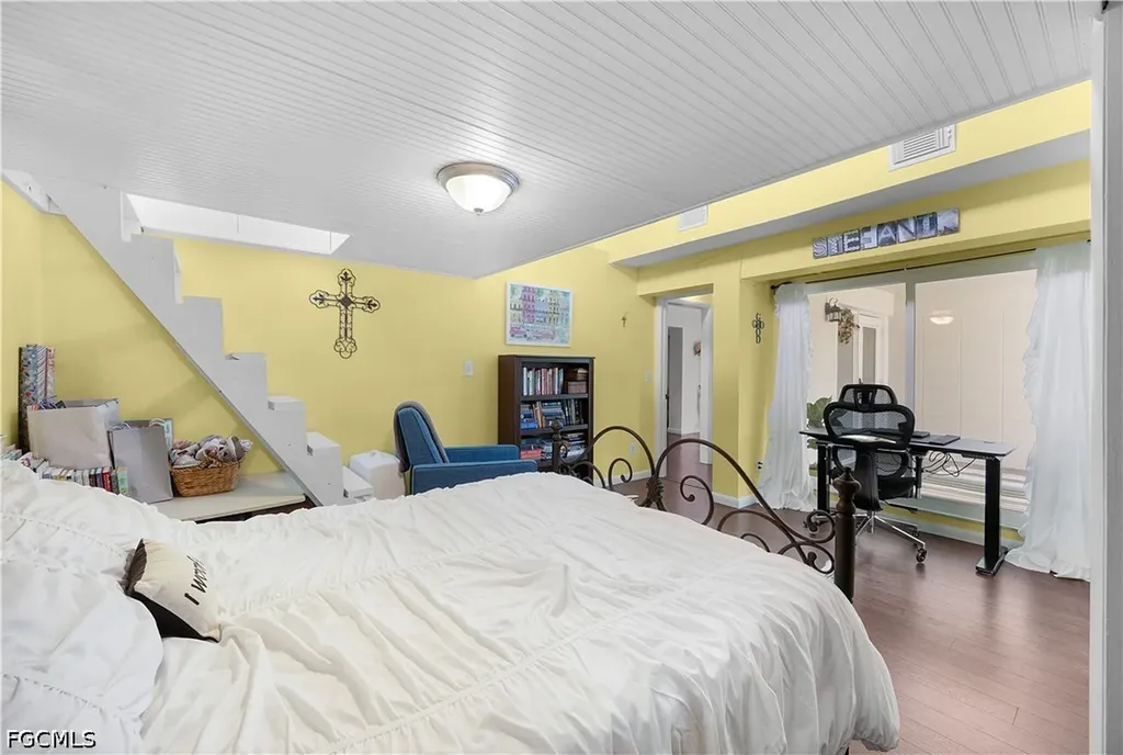 8512 Chatham Street Fort Myers FL 33907