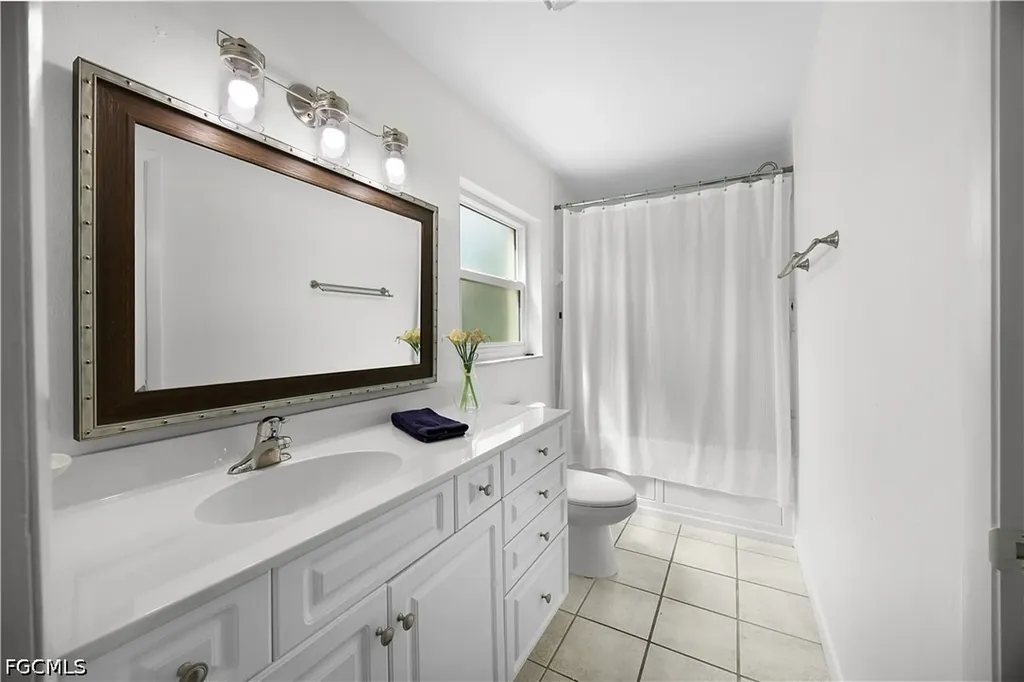 8512 Chatham Street Fort Myers FL 33907