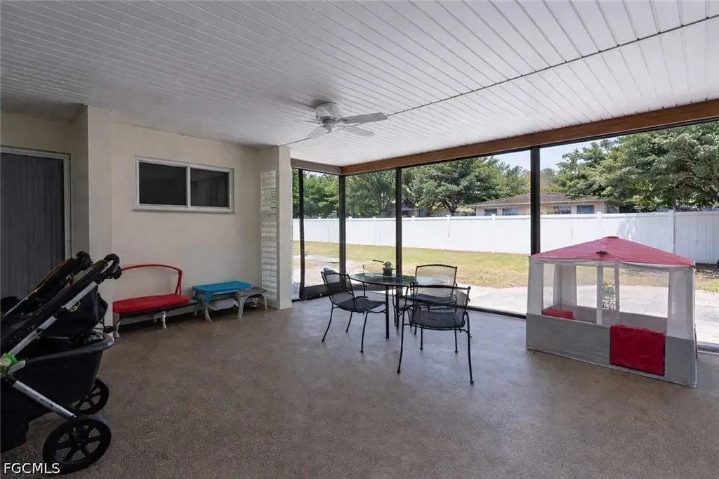 8512 Chatham Street Fort Myers FL 33907