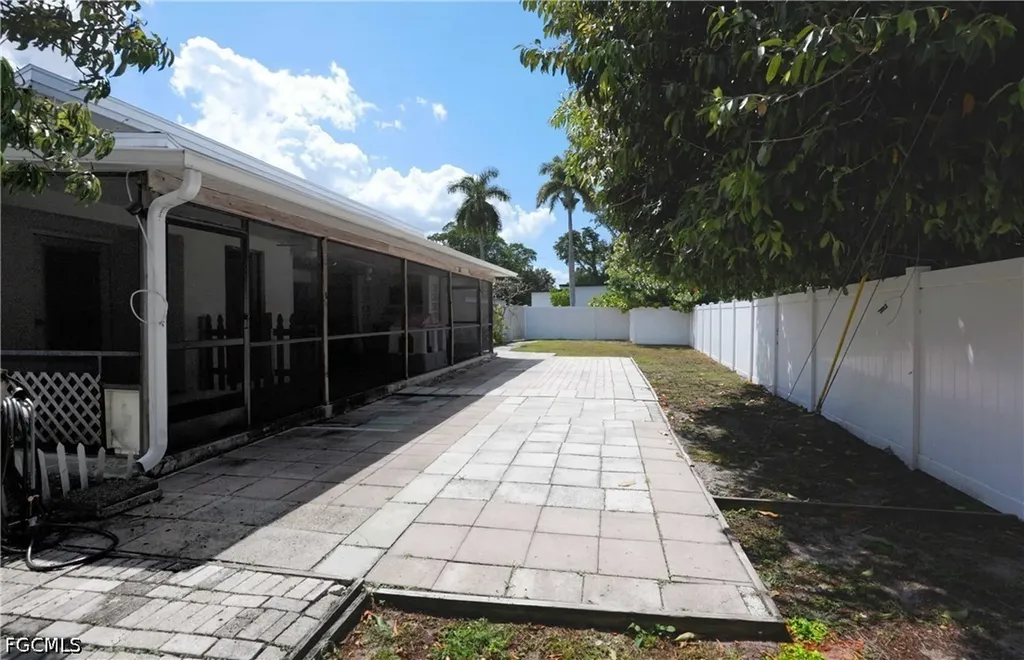 8512 Chatham Street Fort Myers FL 33907