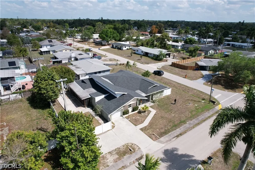 8512 Chatham Street Fort Myers FL 33907