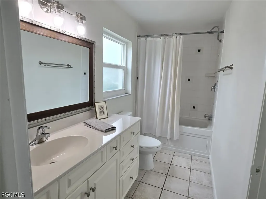 8512 Chatham Street Fort Myers FL 33907