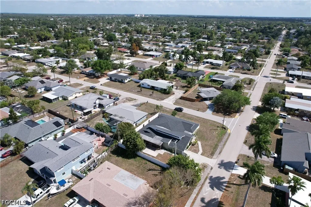 8512 Chatham Street Fort Myers FL 33907