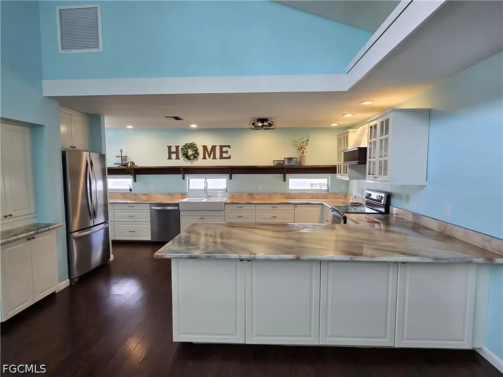 8512 Chatham Street Fort Myers FL 33907