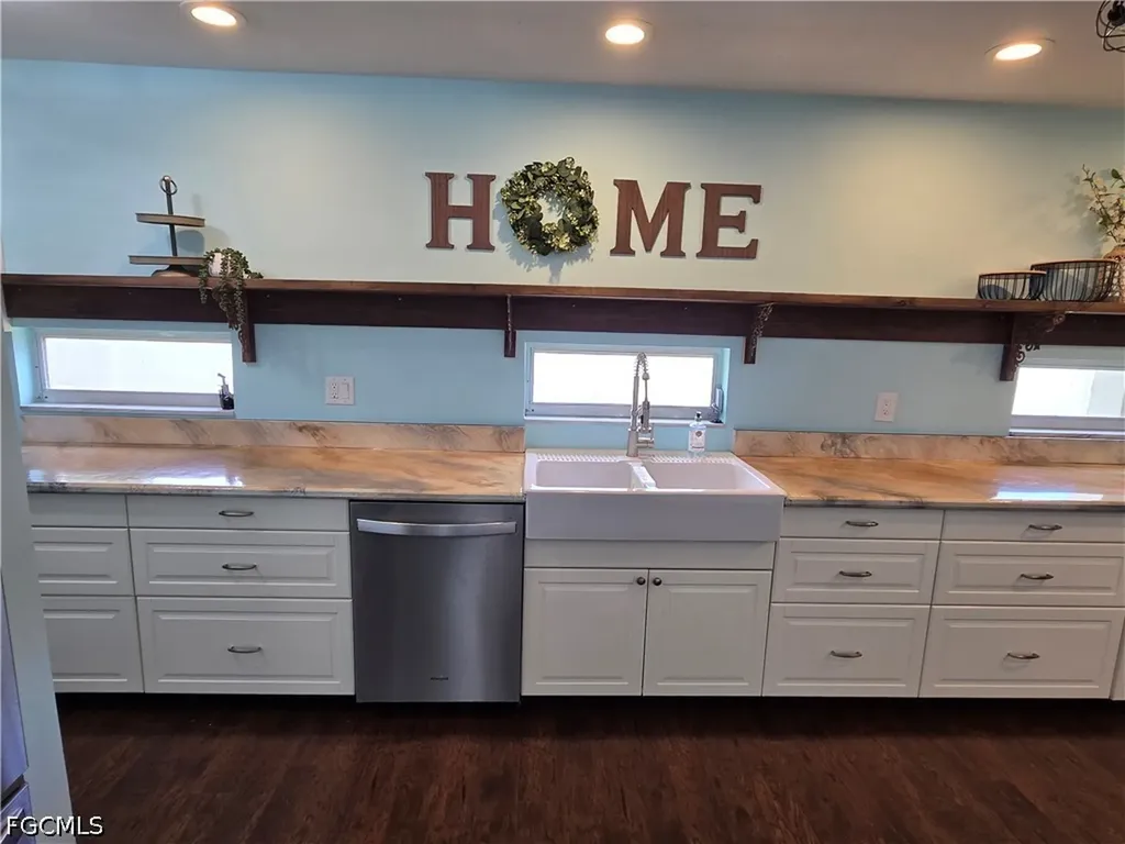 8512 Chatham Street Fort Myers FL 33907