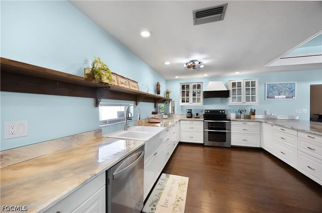 8512 Chatham Street Fort Myers FL 33907