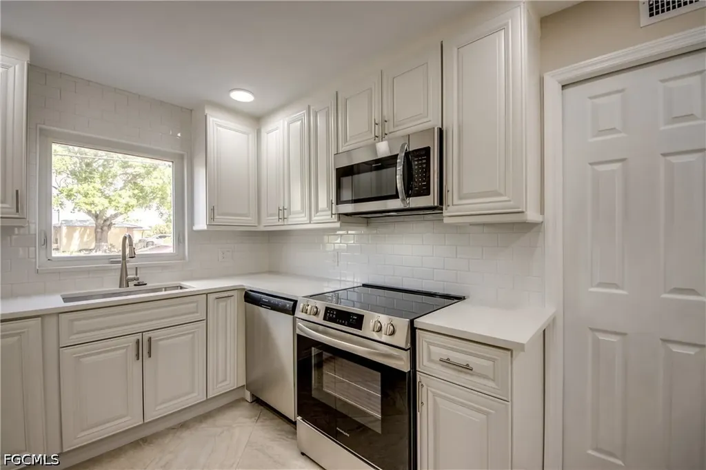920 SE 46th Street Cape Coral FL 33904