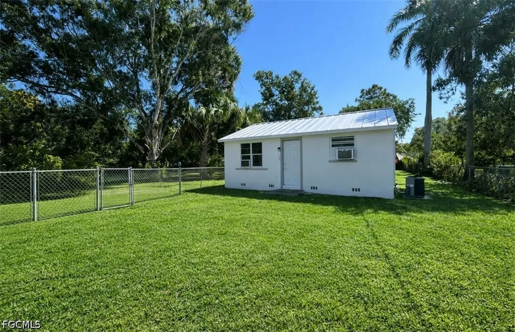 569 Nuna Avenue Fort Myers FL 33905