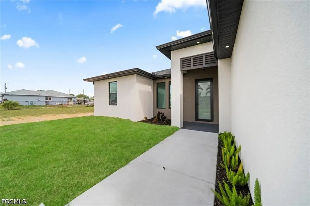 1329 NE 18th Terrace Cape Coral FL 33909