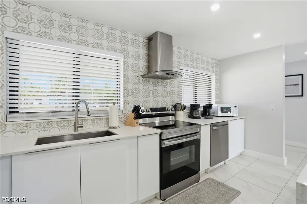 442 El Dorado Parkway E Cape Coral FL 33904