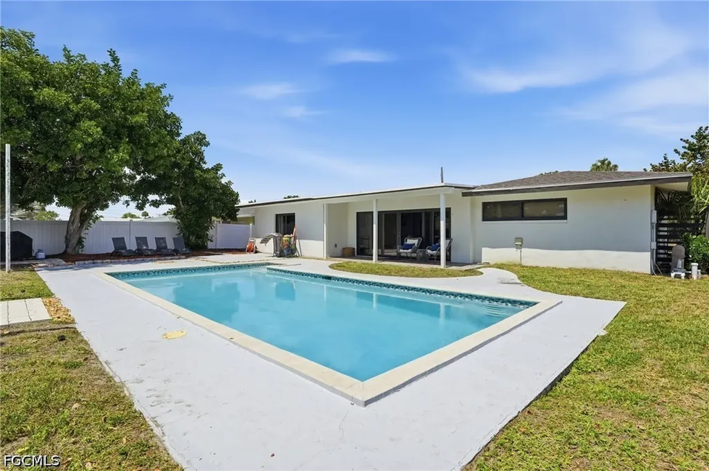 442 El Dorado Parkway E Cape Coral FL 33904