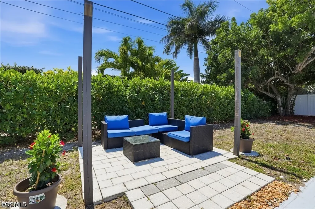 442 El Dorado Parkway E Cape Coral FL 33904