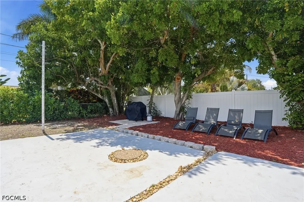 442 El Dorado Parkway E Cape Coral FL 33904