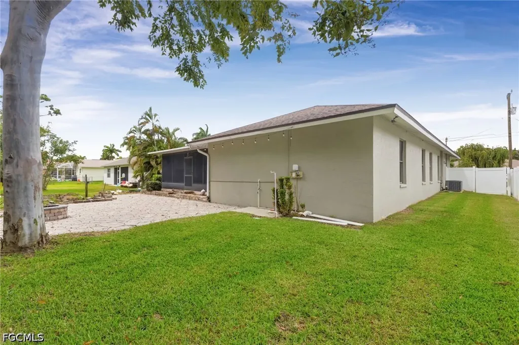 1828 SW 18th Terrace Cape Coral FL 33991