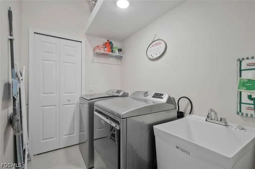 2519 NE 5th Place Cape Coral FL 33909