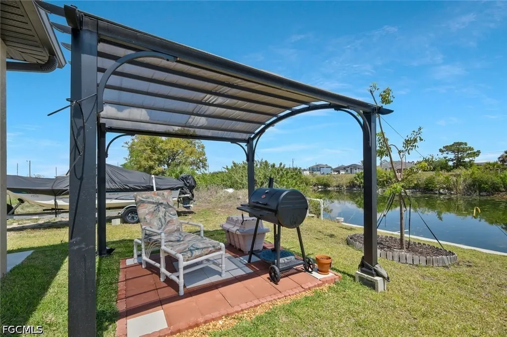 2519 NE 5th Place Cape Coral FL 33909