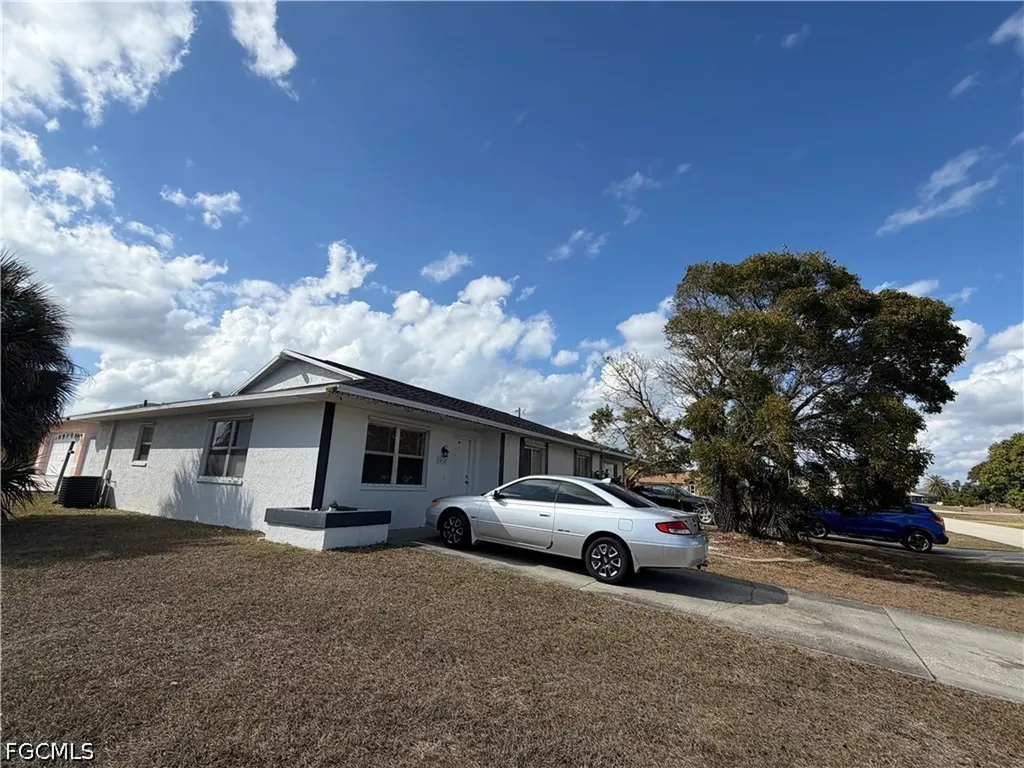 1212 SE 2nd Place Cape Coral FL 33990