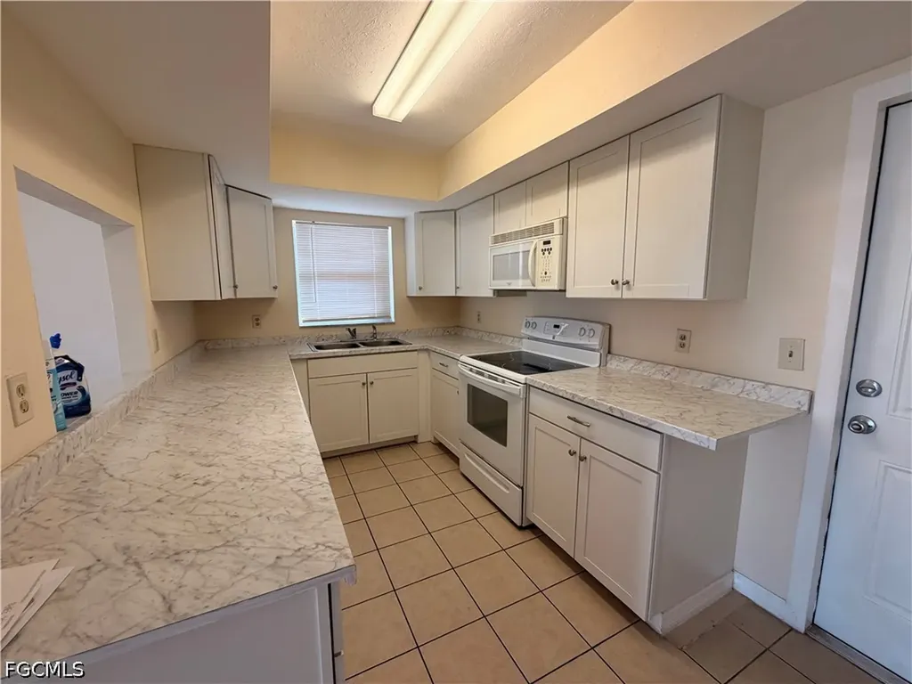 1212 SE 2nd Place Cape Coral FL 33990