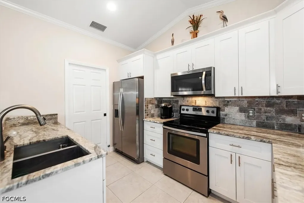4548 SW 16th Place Cape Coral FL 33914