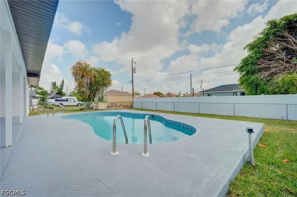 4305 SW 1st Avenue Cape Coral FL 33914