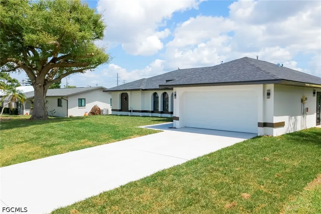 4305 SW 1st Avenue Cape Coral FL 33914