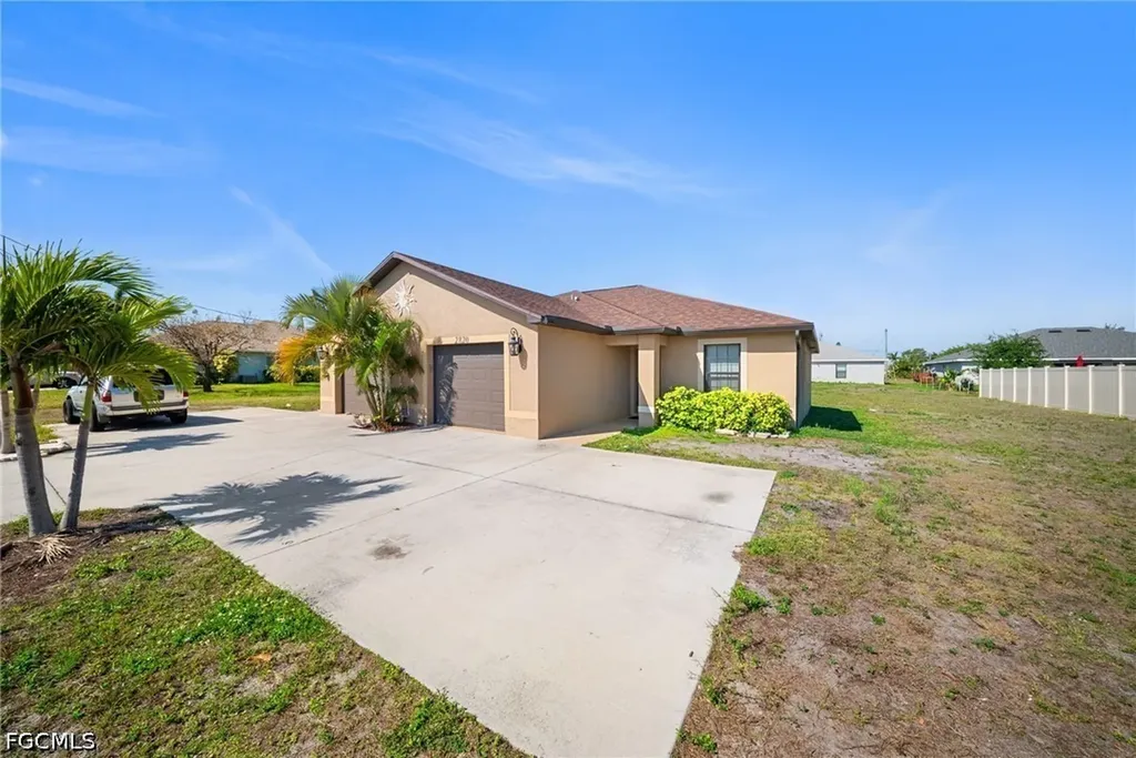 2820 SW 7th Place Cape Coral FL 33914