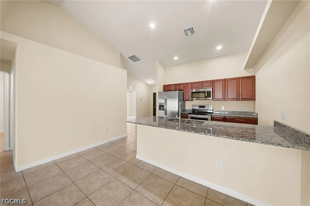 2820 SW 7th Place Cape Coral FL 33914