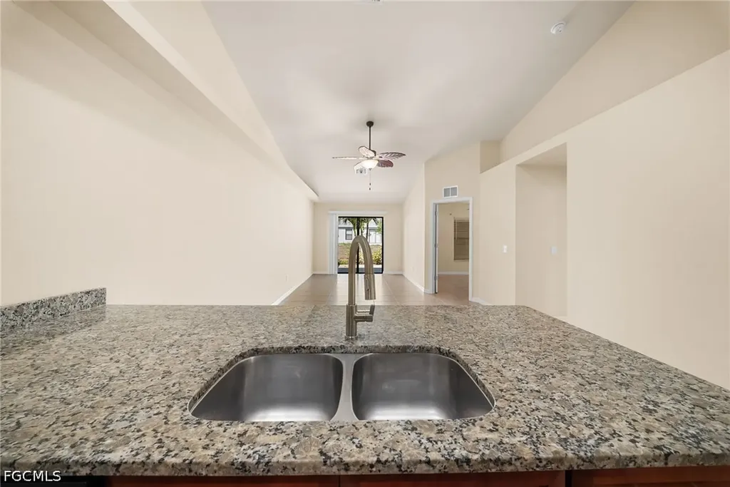 2820 SW 7th Place Cape Coral FL 33914
