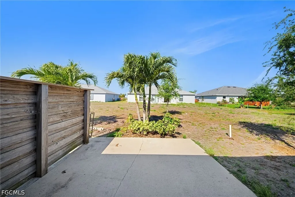 2820 SW 7th Place Cape Coral FL 33914