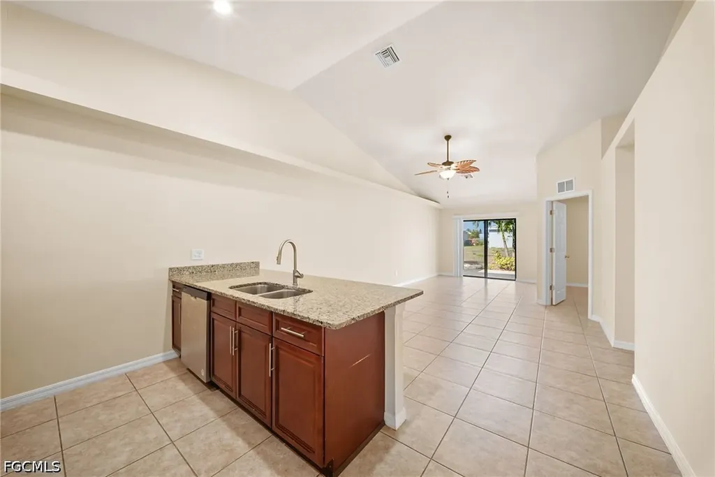 2820 SW 7th Place Cape Coral FL 33914