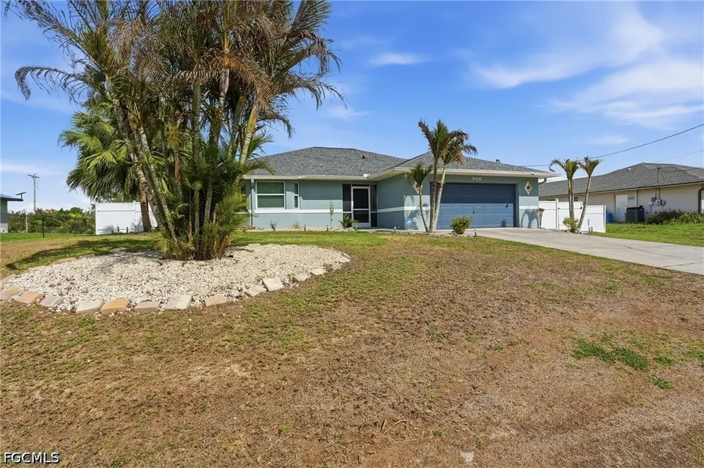 906 Venice Avenue N Lehigh Acres FL 33971