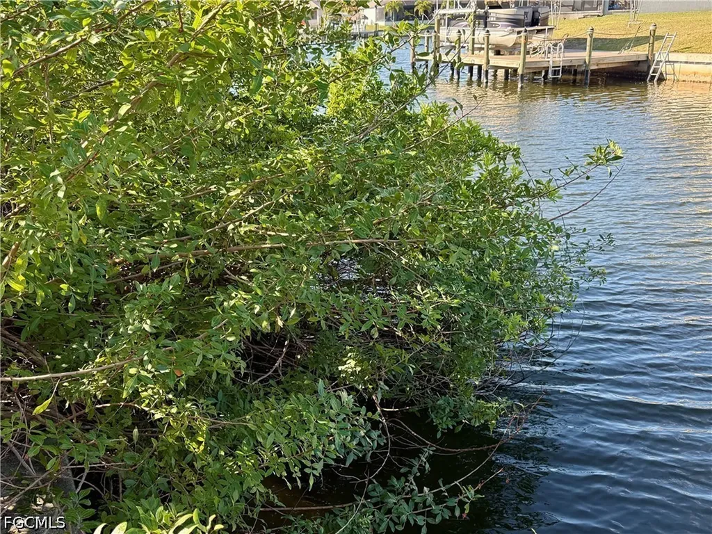 400 NW 32nd Place Cape Coral FL 33993