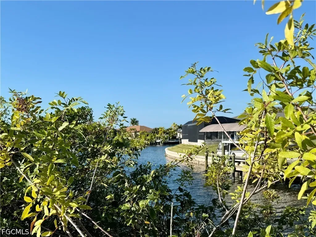 400 NW 32nd Place Cape Coral FL 33993