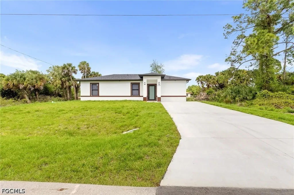 1137 Essex Street E Lehigh Acres FL 33974