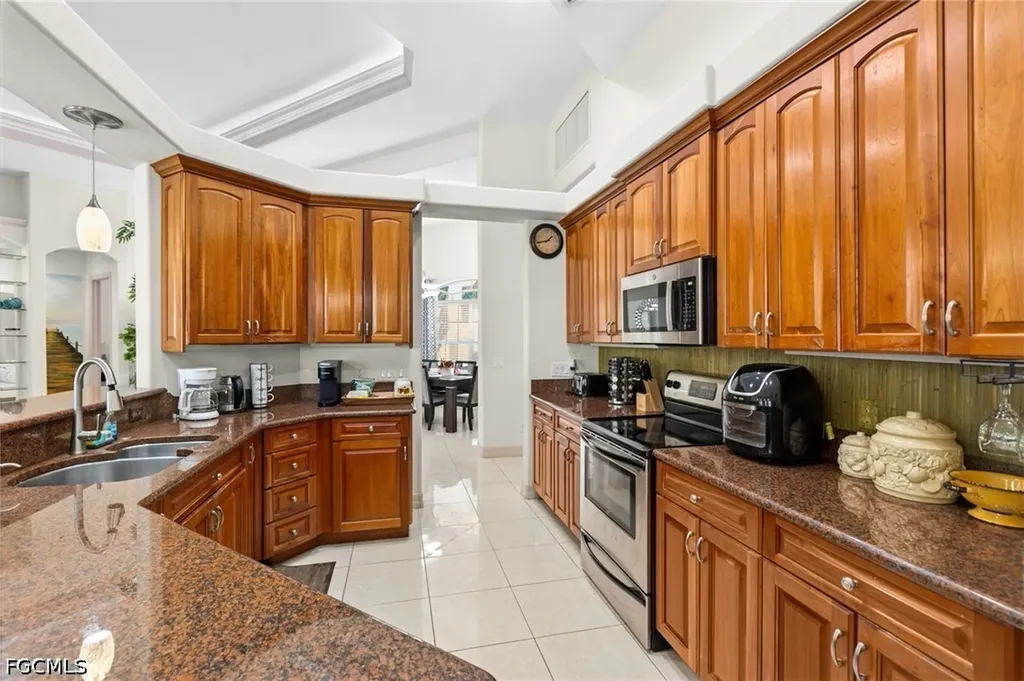 2501 SE 19th Place Cape Coral FL 33904