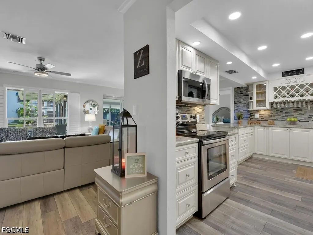 4263 Island Circle Fort Myers FL 33919