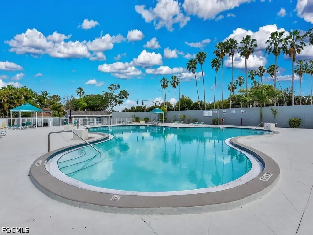 4263 Island Circle Fort Myers FL 33919