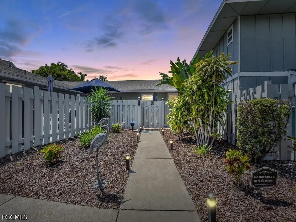 4263 Island Circle Fort Myers FL 33919