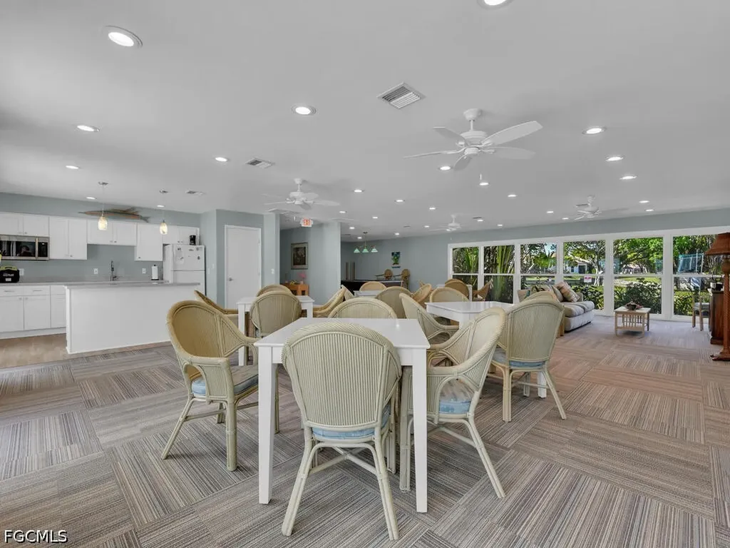 4263 Island Circle Fort Myers FL 33919
