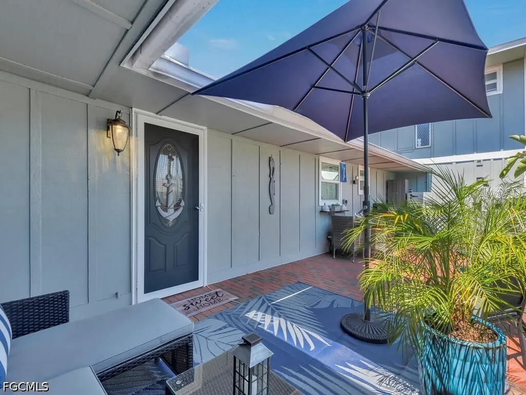 4263 Island Circle Fort Myers FL 33919